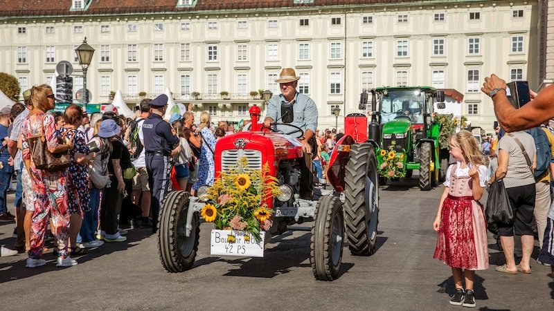 Traktorschau am Wiener Heldenplatz