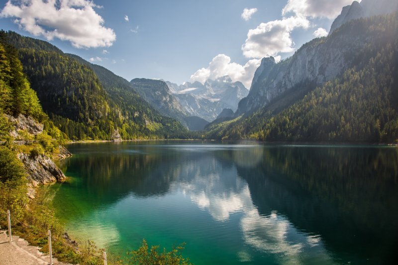 Der Gosausee in Oberösterreich mit Blick auf den Dachstein-Gletscher.