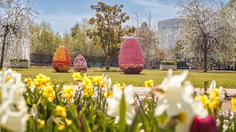 Blumengärten Hirschstetten, Blumenbeete und Ostereier