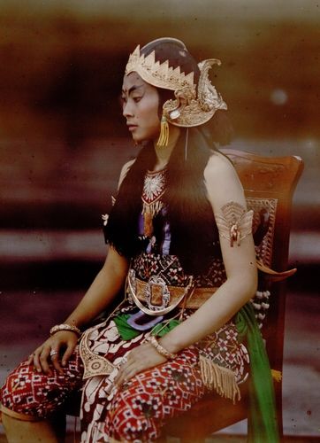wayang wong-Schauspielerinnen, Tassilo Adam, Java, Indonesien, 1921–26, Reproduktionen von 3 Autochromen